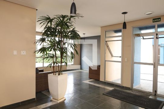 Área comum - Saguão do prédio de apartamento para alugar com 2 quartos, 62m² em Vila Carmosina, São Paulo