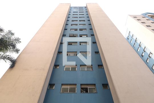 Área comum - Entrada do prédio de apartamento para alugar com 2 quartos, 62m² em Vila Carmosina, São Paulo