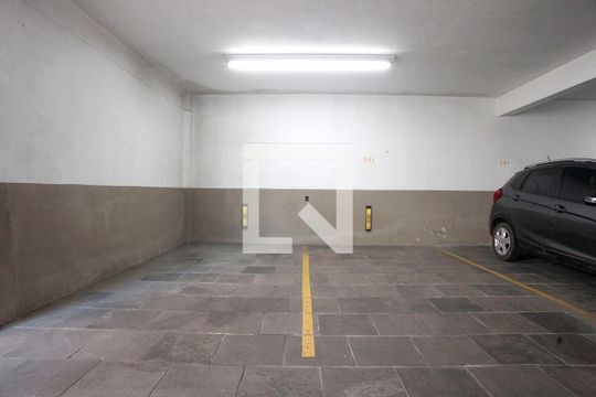 Box Garagem (03 vagas) de apartamento à venda com 3 quartos, 310m² em Petrópolis, Porto Alegre