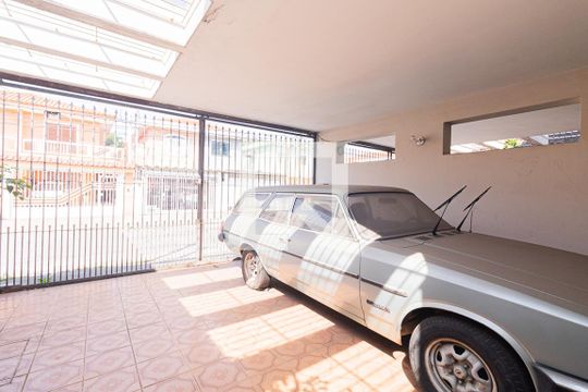 Garagem de casa à venda com 3 quartos, 145m² em Jardim Guanca, São Paulo
