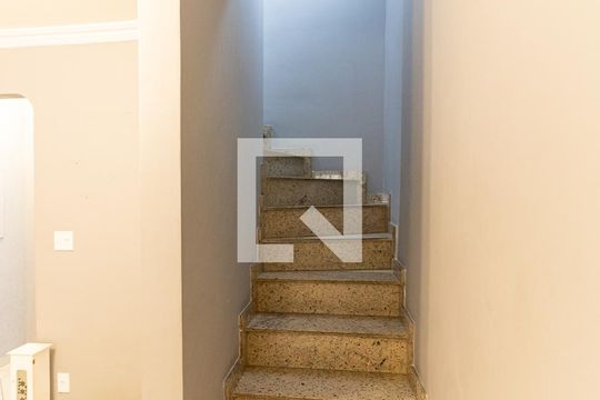 Escada de casa à venda com 3 quartos, 125m² em Vila Moraes, São Paulo