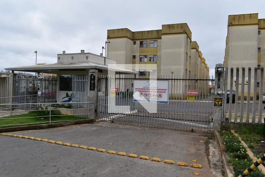 Fachada do condomínio de apartamento para alugar com 2 quartos, 46m² em Ganchinho, Curitiba