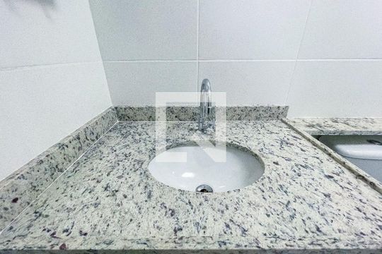Banheiro de kitnet/studio à venda com 1 quarto, 25m² em Pinheiros, São Paulo