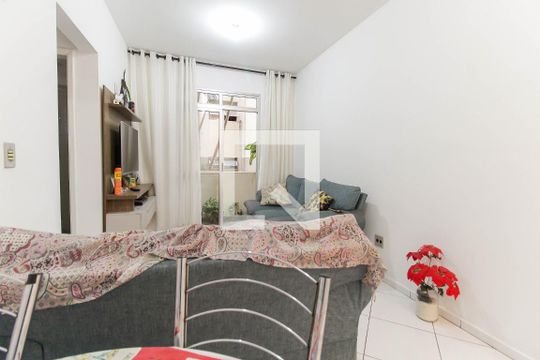 Sala de apartamento à venda com 2 quartos, 48m² em Vila Carmosina, São Paulo