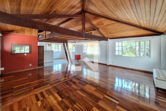 Casa à venda com 1 quarto, 80m² em Piratininga, Niterói