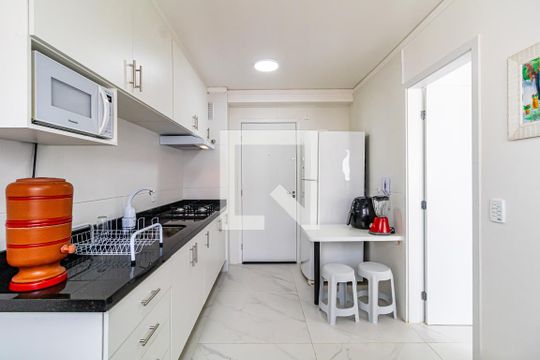 Cozinha de apartamento à venda com 1 quarto, 24m² em Vila Butantã, São Paulo