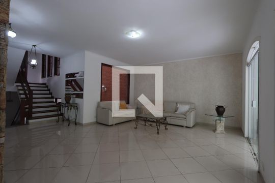 Casa à venda com 4 quartos, 300m² em Vila Zelina, São Paulo
