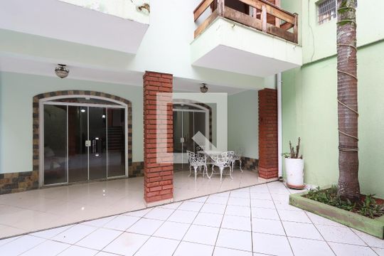 Quintal de casa à venda com 4 quartos, 300m² em Vila Zelina, São Paulo