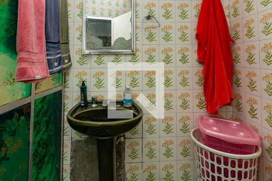 Banheiro de casa à venda com 2 quartos, 180m² em Nova Esperança, Belo Horizonte