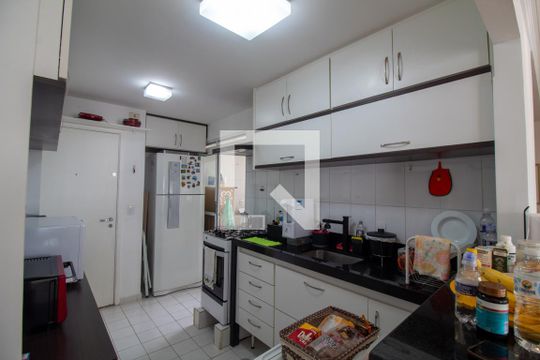 Cozinha de apartamento à venda com 2 quartos, 94m² em Santo Amaro, São Paulo