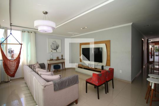 Sala de casa à venda com 3 quartos, 110m² em Olaria, Rio de Janeiro