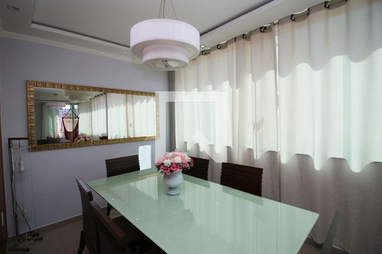 Sala de casa à venda com 3 quartos, 110m² em Olaria, Rio de Janeiro