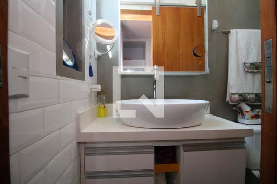 Banheiro da Suíte 1 de casa à venda com 3 quartos, 110m² em Olaria, Rio de Janeiro