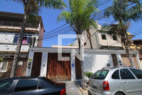 Fachada da casa de casa à venda com 3 quartos, 110m² em Olaria, Rio de Janeiro