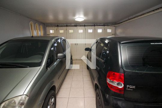 Garagem de casa à venda com 4 quartos, 400m² em Tristeza, Porto Alegre