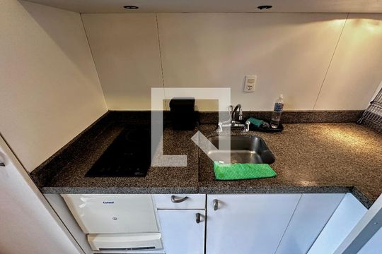 Cozinha de apartamento para alugar com 1 quarto, 25m² em Vila Congonhas, São Paulo