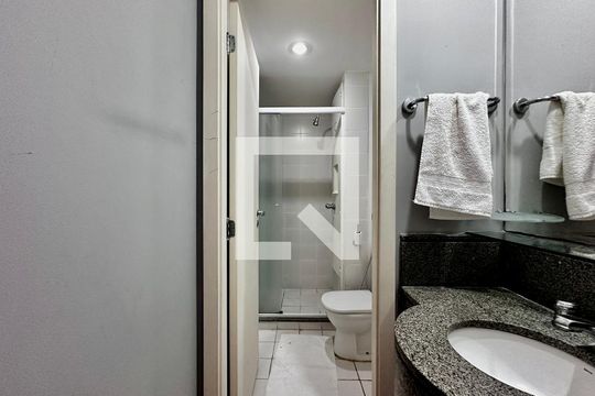 Banheiro de apartamento para alugar com 1 quarto, 25m² em Vila Congonhas, São Paulo
