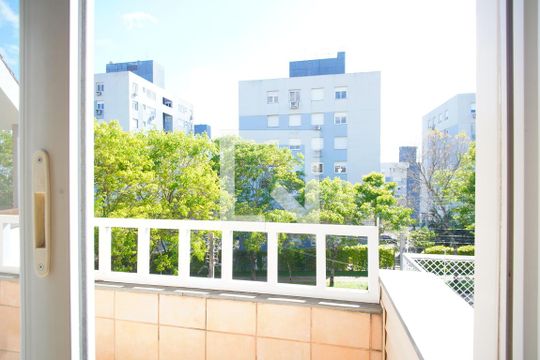 Suíte 2 - Varanda de casa à venda com 3 quartos, 348m² em Vila Jardim, Porto Alegre