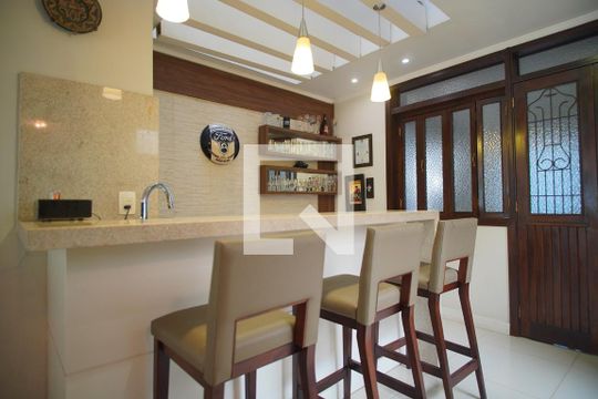 Churrasqueira de casa à venda com 3 quartos, 348m² em Vila Jardim, Porto Alegre
