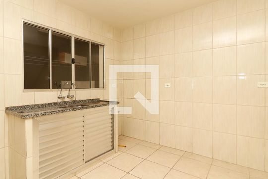 Cozinha de casa de condomínio para alugar com 2 quartos, 80m² em Vila Ré, São Paulo