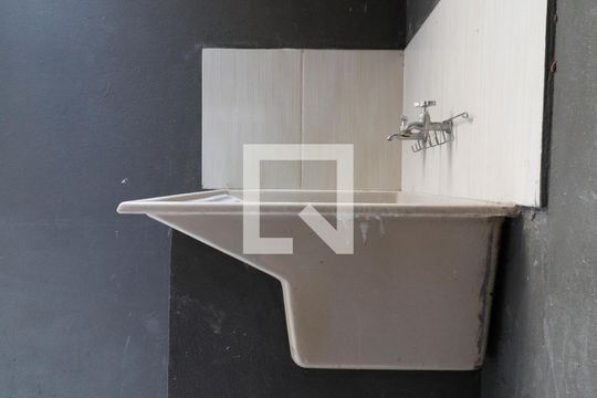 Área de Serviço de casa de condomínio para alugar com 2 quartos, 80m² em Vila Ré, São Paulo