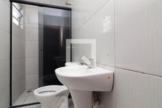 Banheiro de casa de condomínio para alugar com 2 quartos, 80m² em Vila Ré, São Paulo