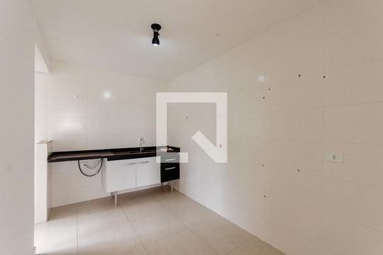 Cozinha de apartamento para alugar com 2 quartos, 48m² em Vila Santa Edwiges, São Paulo