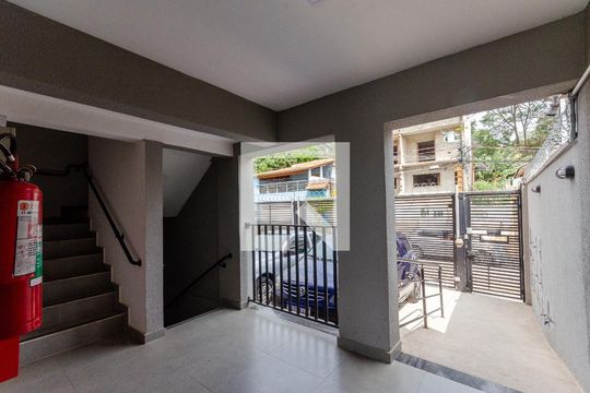 Entrada de apartamento para alugar com 2 quartos, 48m² em Vila Santa Edwiges, São Paulo