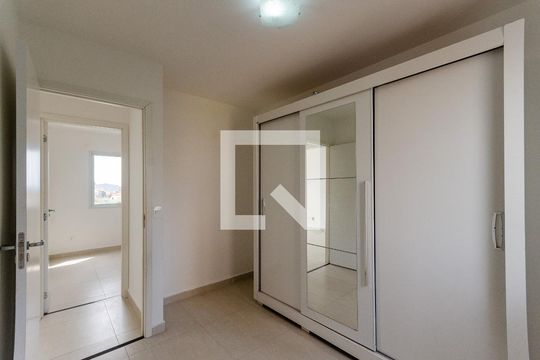 Quarto 2 de apartamento para alugar com 2 quartos, 48m² em Vila Santa Edwiges, São Paulo