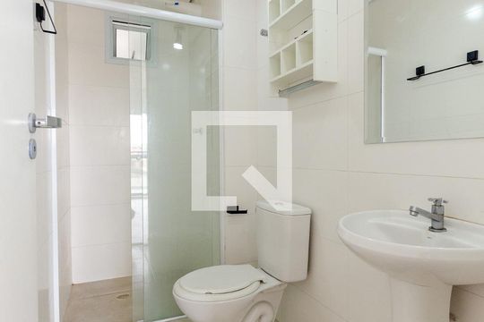 Banheiro de apartamento para alugar com 2 quartos, 48m² em Vila Santa Edwiges, São Paulo
