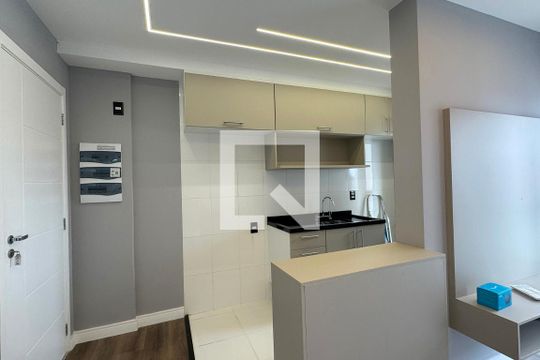 Cozinha de apartamento à venda com 3 quartos, 67m² em Jardim Iracema/aldeia, Barueri