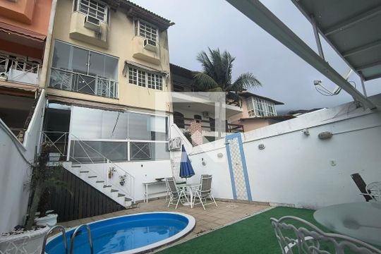 Quintal de casa à venda com 3 quartos, 198m² em Anil, Rio de Janeiro