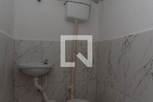 Banheiro de casa para alugar com 1 quarto, 40m² em Vila Maria Alta, São Paulo