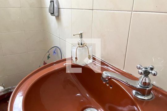 Lavabo  de casa à venda com 4 quartos, 142m² em Vila Mascote, São Paulo