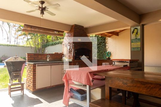 Área comum de casa para alugar com 4 quartos, 300m² em Bairro Jardim Nossa Senhora das Graças, Cotia