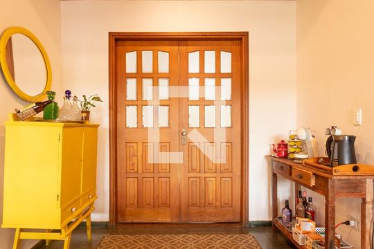 Casa para alugar com 4 quartos, 300m² em Bairro Jardim Nossa Senhora das Graças, Cotia