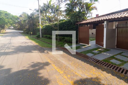 Fachada de casa para alugar com 4 quartos, 300m² em Bairro Jardim Nossa Senhora das Graças, Cotia