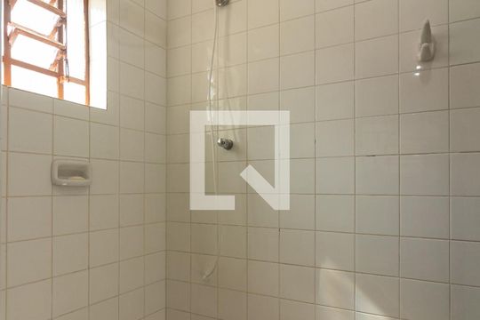 Banheiro de serviço de casa para alugar com 4 quartos, 300m² em Bairro Jardim Nossa Senhora das Graças, Cotia