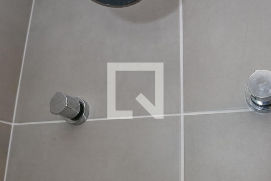 Banheiro de kitnet/studio para alugar com 1 quarto, 25m² em Água Branca, São Paulo