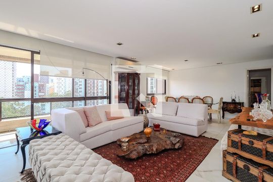 Apartamento para alugar com 4 quartos, 225m² em Vila Suzana, São Paulo