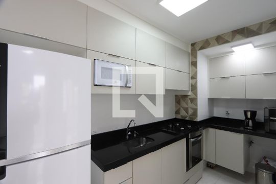 Cozinha de apartamento para alugar com 2 quartos, 38m² em Vila Tolstoi, São Paulo
