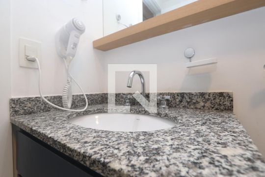 Banheiro de kitnet/studio para alugar com 1 quarto, 22m² em Jardim Paulista, São Paulo