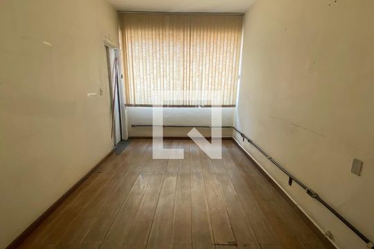 Quarto  de casa para alugar com 8 quartos, 500m² em Barroca, Belo Horizonte