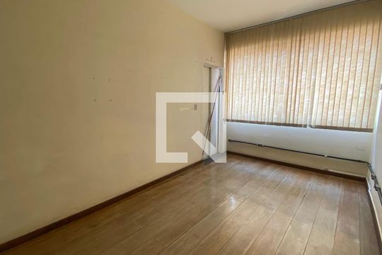 Quarto  de casa para alugar com 8 quartos, 500m² em Barroca, Belo Horizonte
