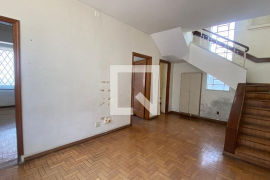 Sala de casa para alugar com 8 quartos, 500m² em Barroca, Belo Horizonte