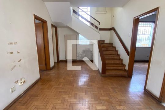 Sala de casa para alugar com 8 quartos, 500m² em Barroca, Belo Horizonte
