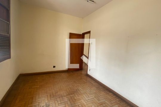 Quarto 3 de casa para alugar com 8 quartos, 500m² em Barroca, Belo Horizonte