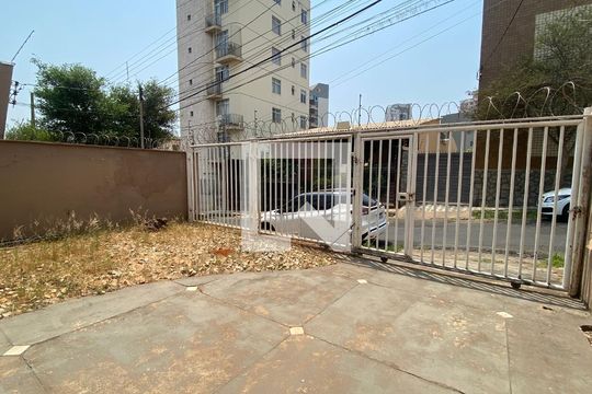 Garagem de casa à venda com 8 quartos, 500m² em Barroca, Belo Horizonte