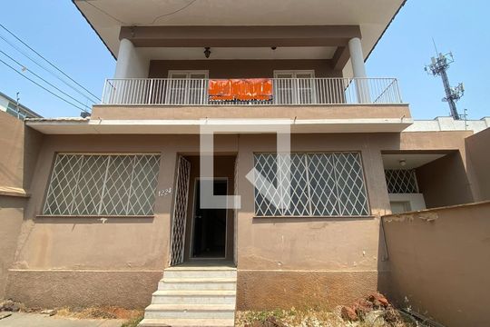 Fachada de casa à venda com 8 quartos, 500m² em Barroca, Belo Horizonte