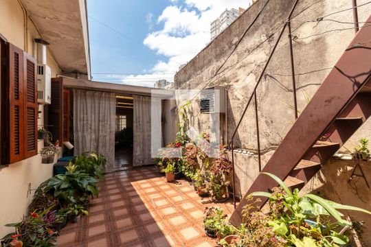 Quintal de casa à venda com 3 quartos, 152m² em Vila Ester (zona Norte), São Paulo